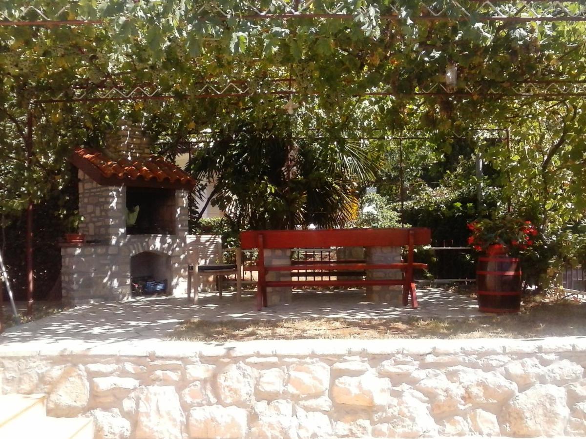 Apartman Sole Apartment Karigador Bagian luar foto