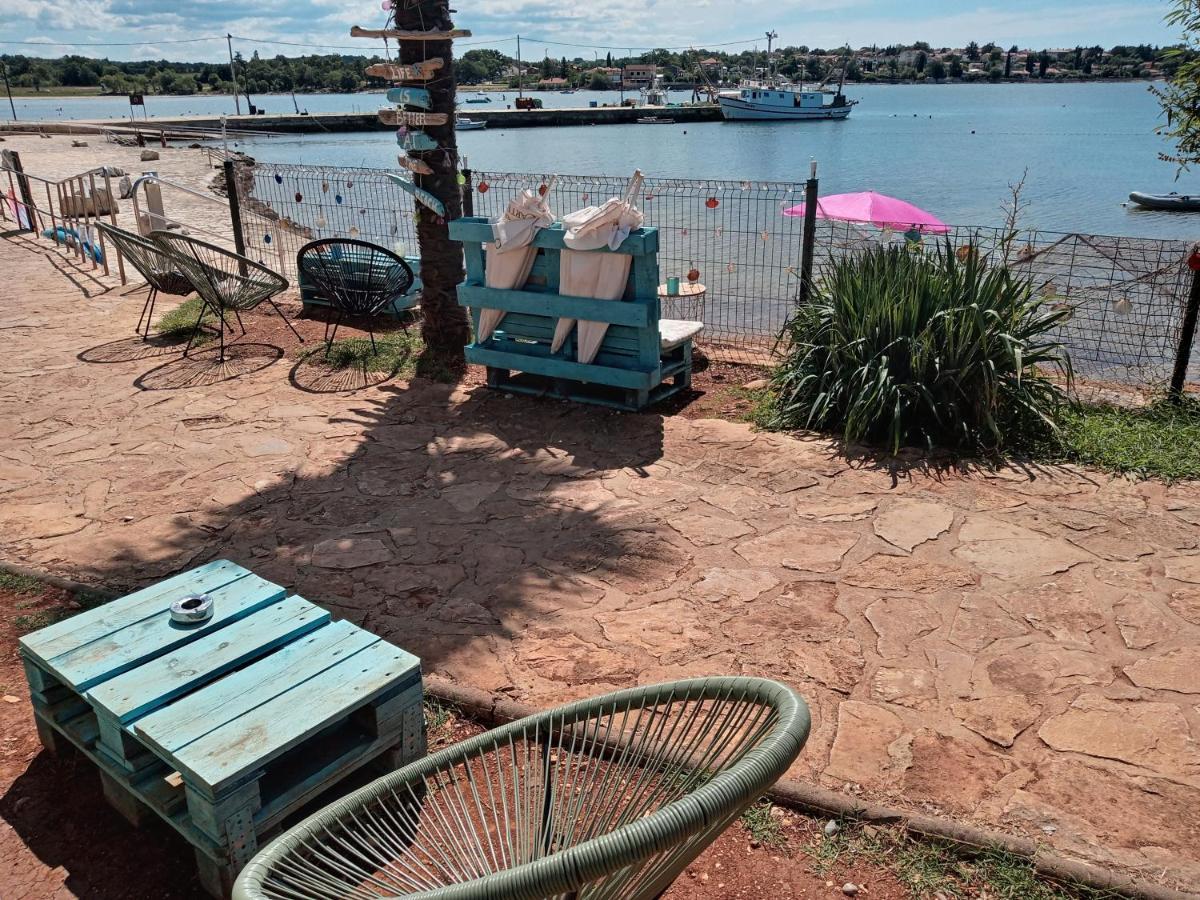 Apartman Sole Apartment Karigador Bagian luar foto
