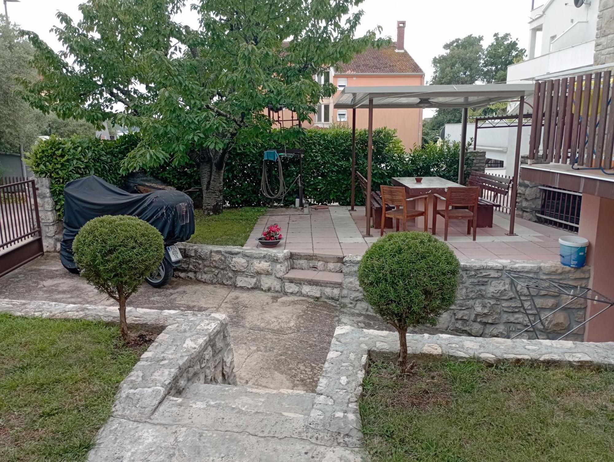 Apartman Sole Apartment Karigador Bagian luar foto